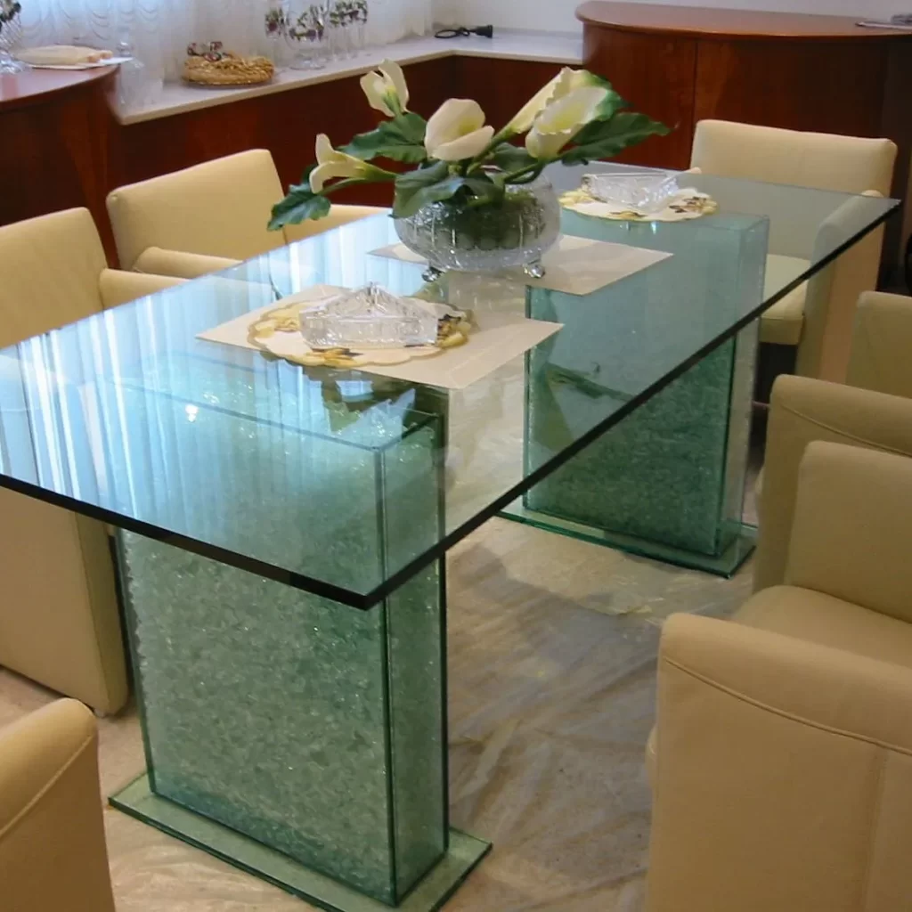 Fornecimento de vidros e espelhos para indústrias