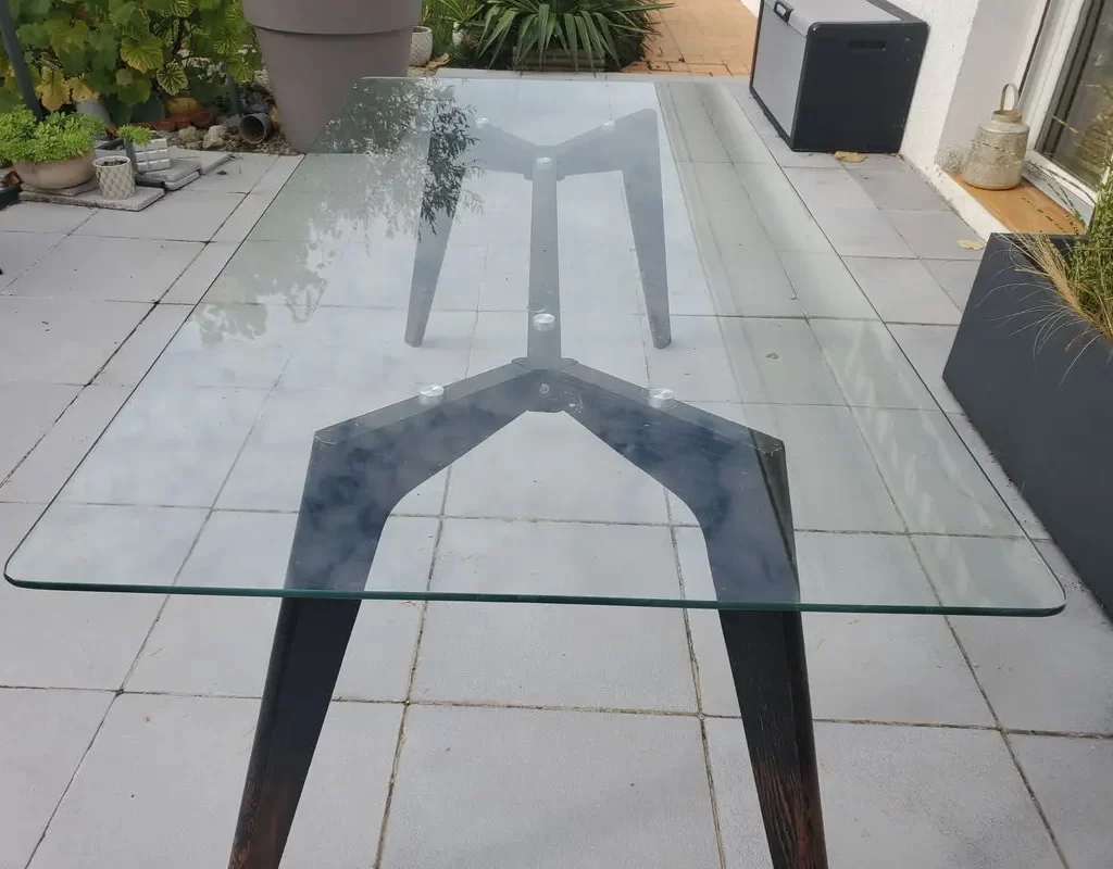 Fornecimento de vidros e espelhos para indústrias