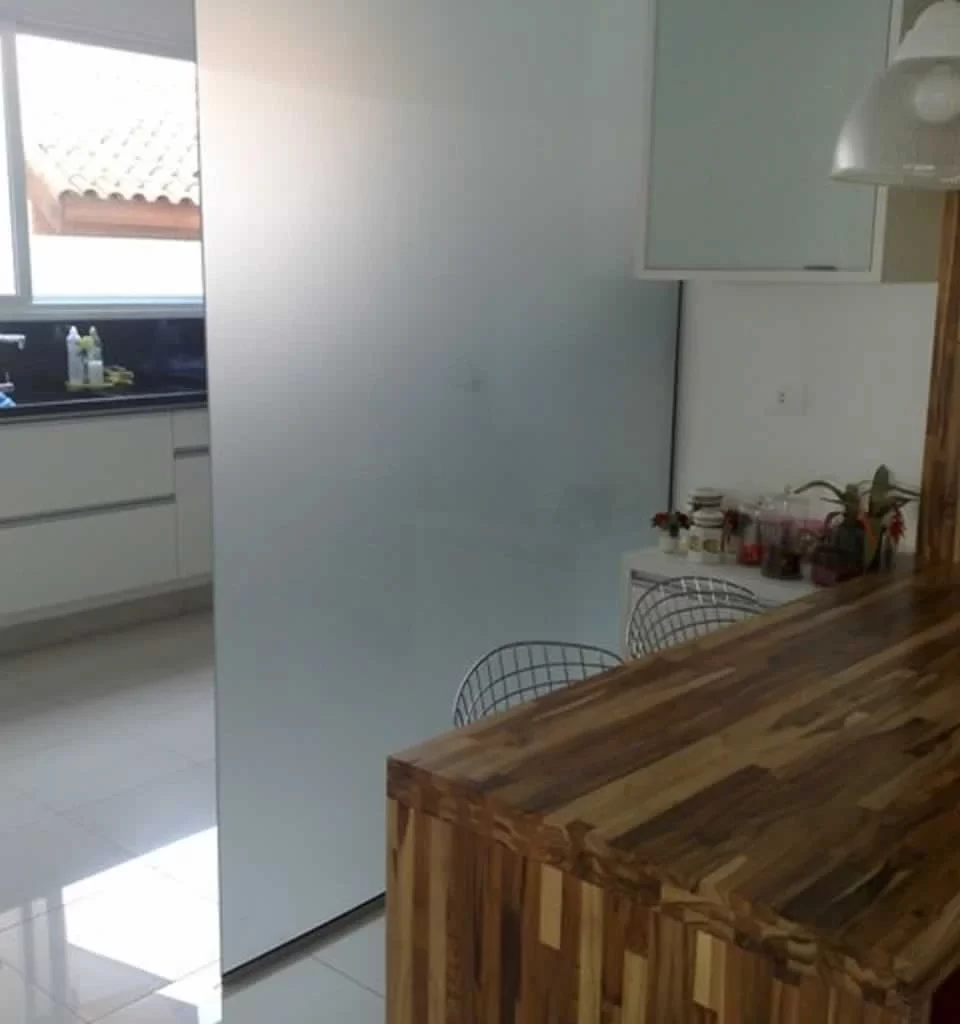 Fornecimento de vidros e espelhos para indústrias