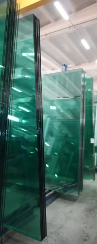 fabrica-de-fabricacao-de-vidro-trabalhadores-na-fabrica